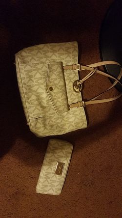 Michael kors purse and matching wallet