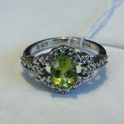 Sterling Silver Genuine Peridot and Illusion Diamonds Ring Size 7