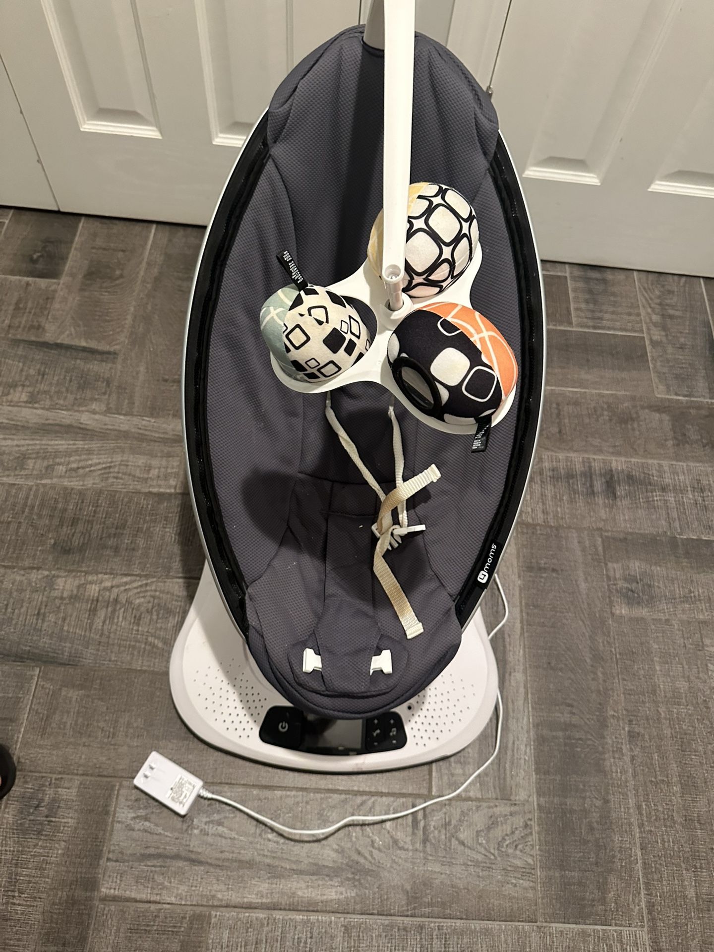 mamaRoo multi-motion baby swing