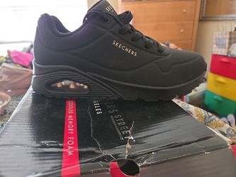 New Skechers size 9