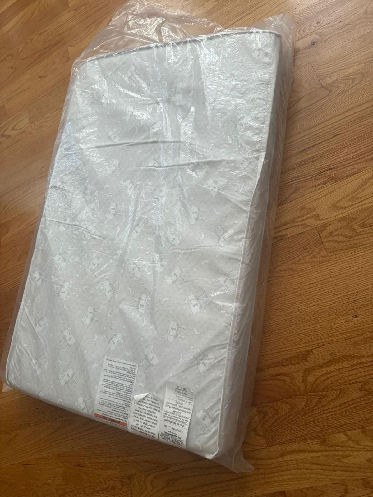 Baby crib  with mattress 