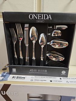 Oneida Brynn silverware set service for 8