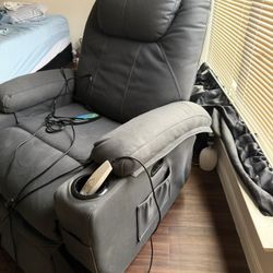 Lift Recliner With Cup Holders