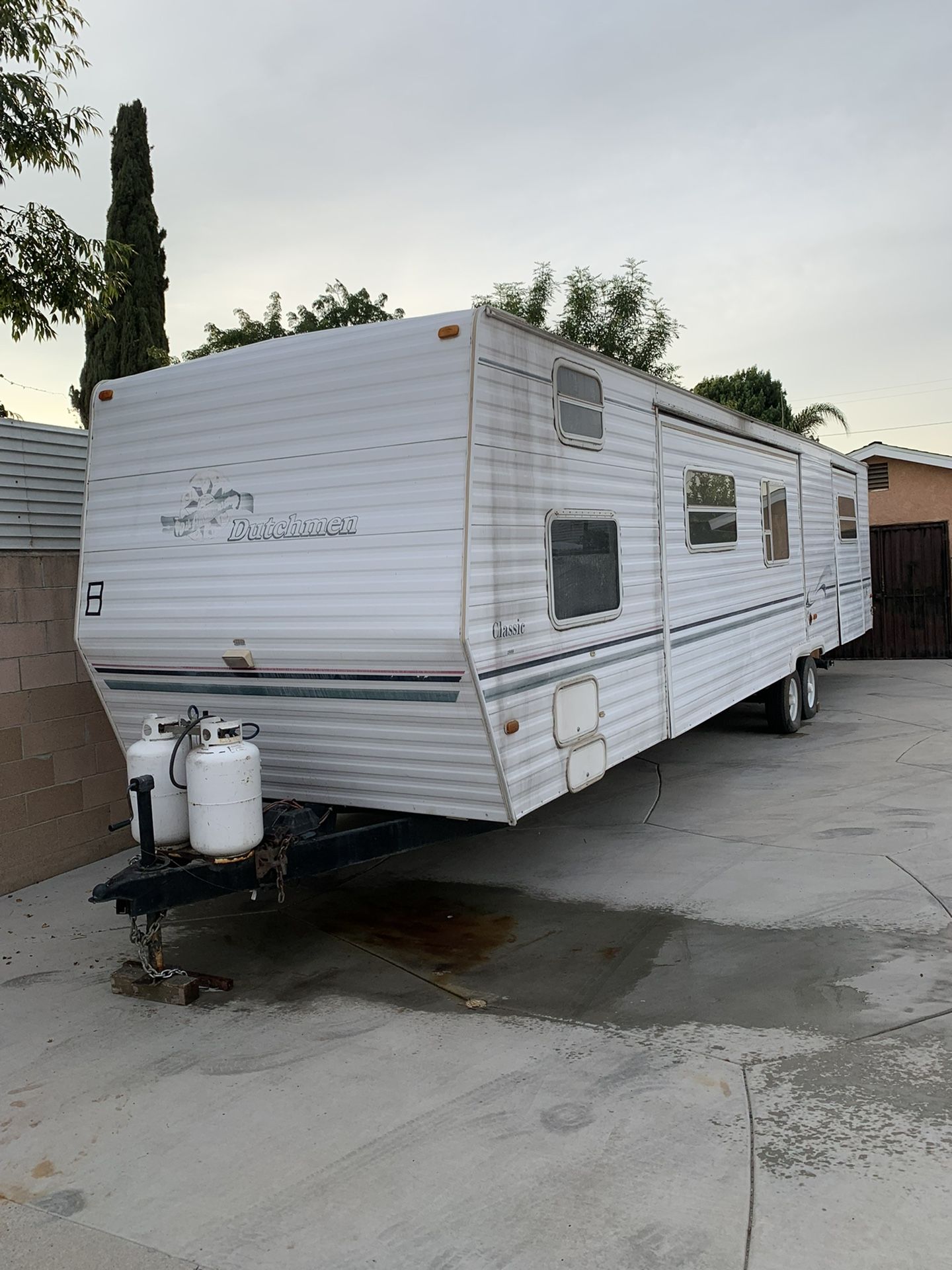 1999 38’ Travel Trailer Classic Dutchmen (price was lowered )