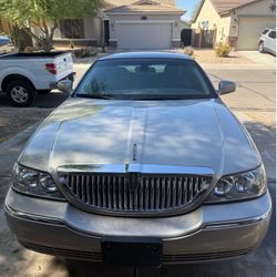 2003 Lincoln Town Car