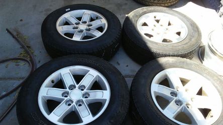 R17 FIT CHEVY'S 6 LUGZ 80% MICHELLIN TIRES