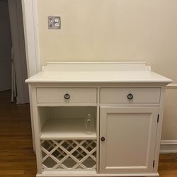 Cute White Bar/Kitchen Island