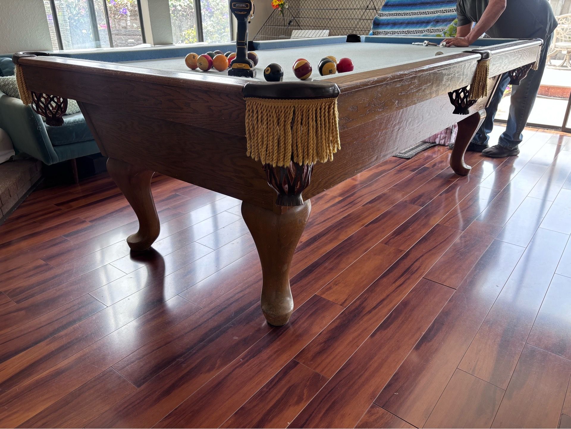 Pool table 8ft 3 piece slate comes with cue rack