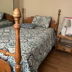 Vintage Full Size Acorn Bed And Nightstand 