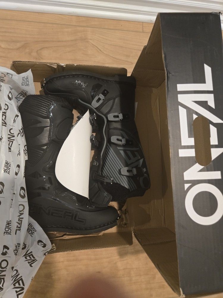 MX BOOTS NEW ONEAL ELEMENT SIZE 11