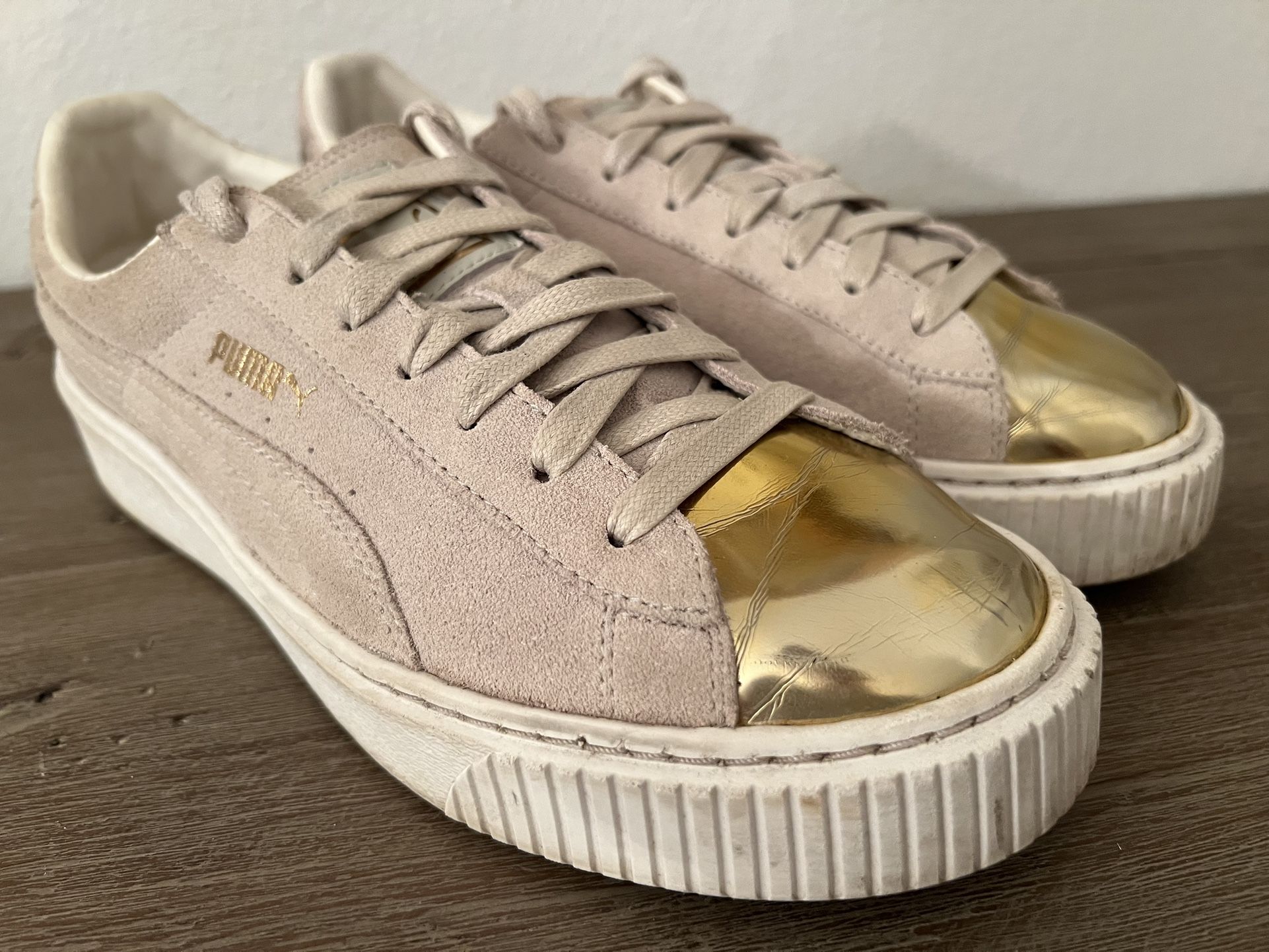 Women's Suede Platform Leather Cream/Gold Trim Puma Sneakers Size 8.5