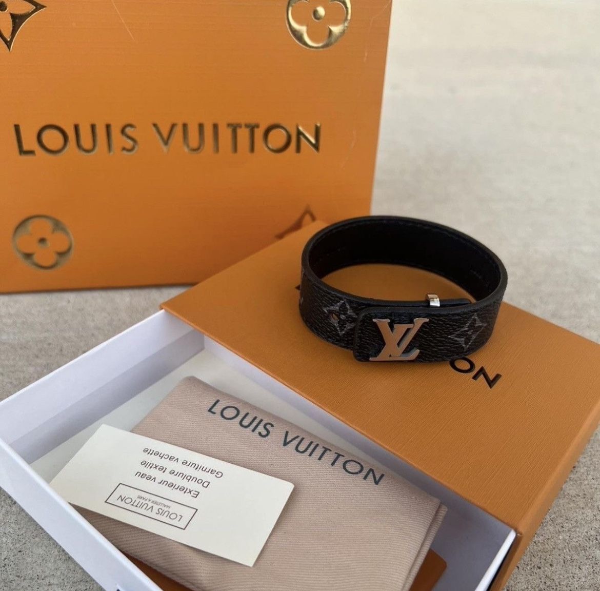 Lv Braclet Black