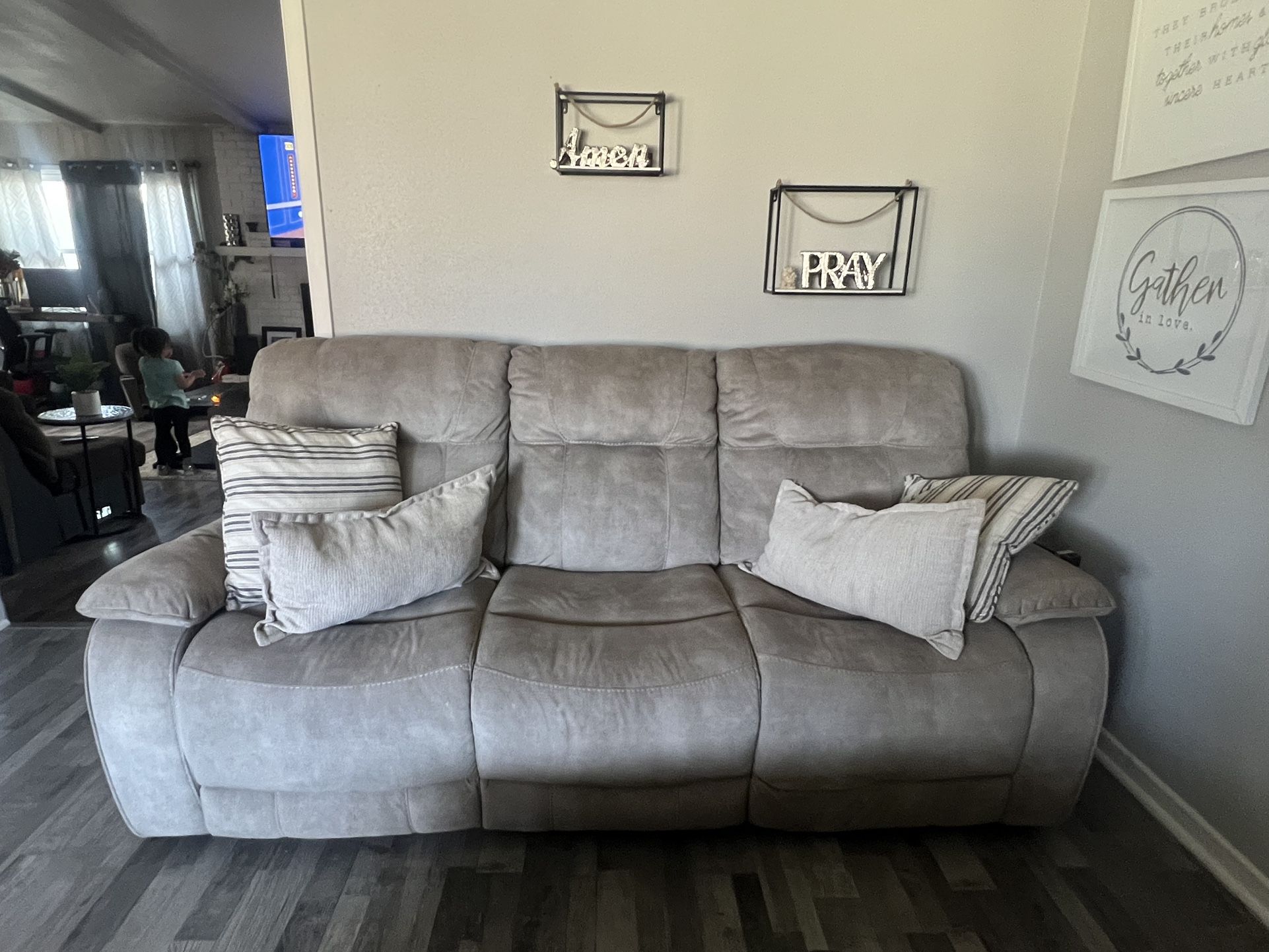 Reclining Sofas And Electric Plug