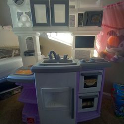 Step 2 Kid(s)' Play Kitchen 