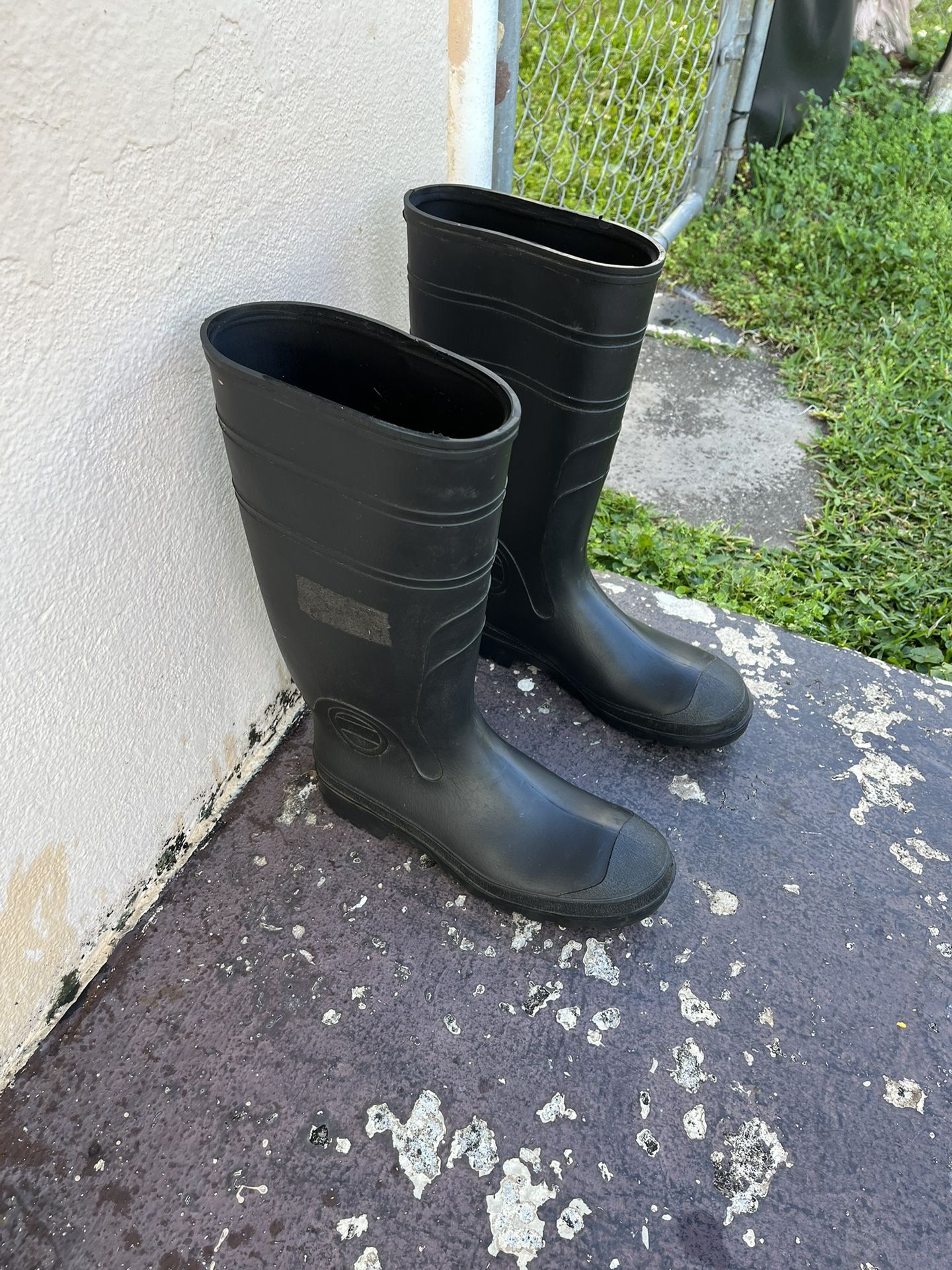 Men’s Size 10 Rubber Boots 