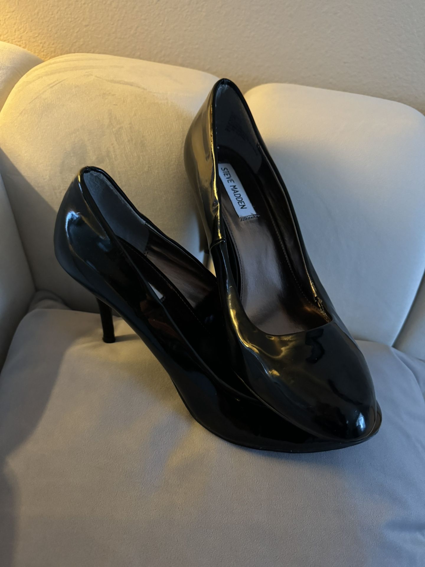 Woman’s Shoes Size 10