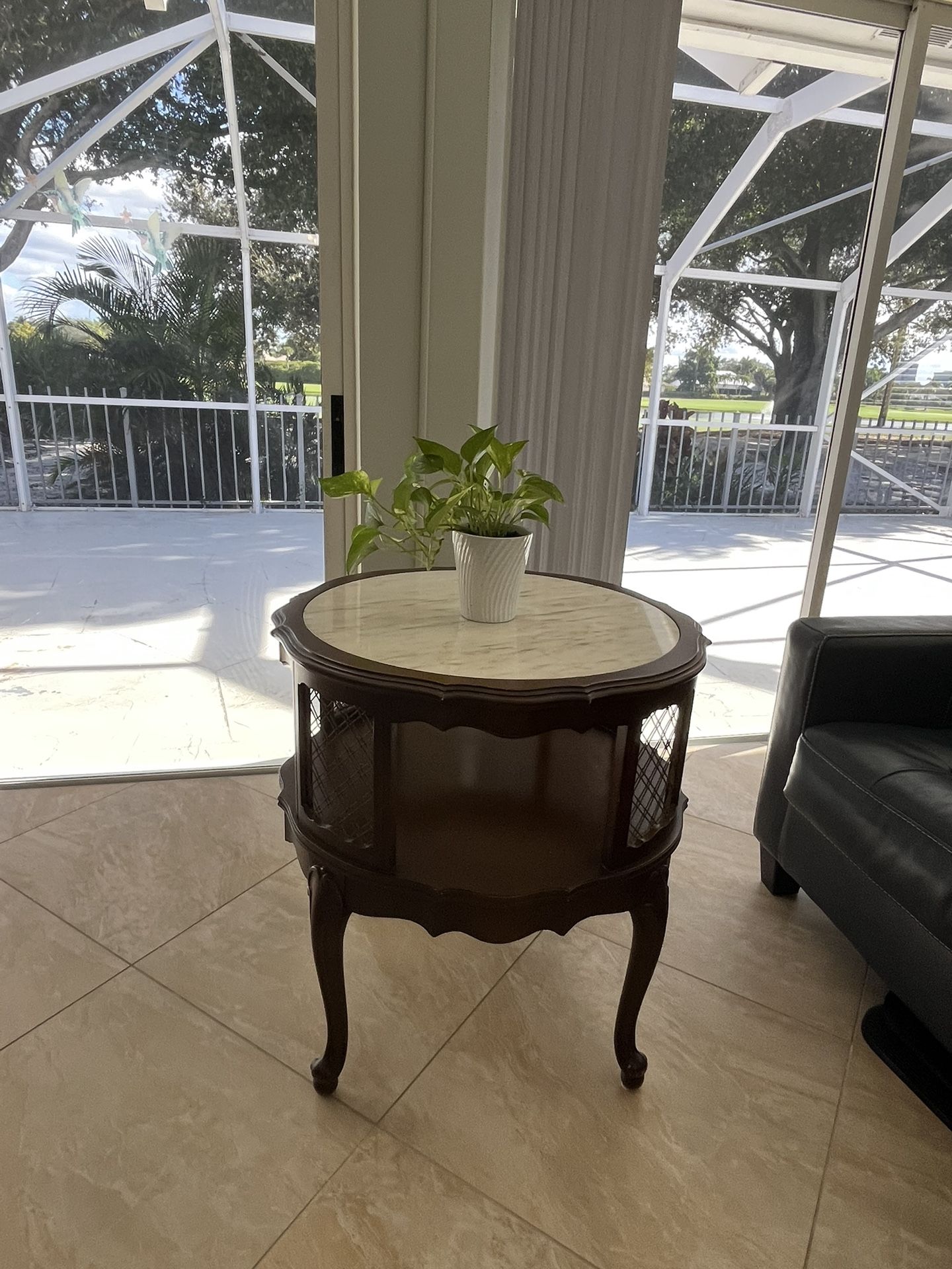 Classic end table wood grain and marble top$100