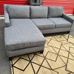 Sectional Reversible Couch!! Delivery Available 🚚!! Dimensions: 90” Length x 30” Height x 38.5” Depth ( 66” Depth Chaise)m