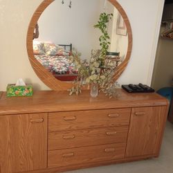Dresser With Mirror 
