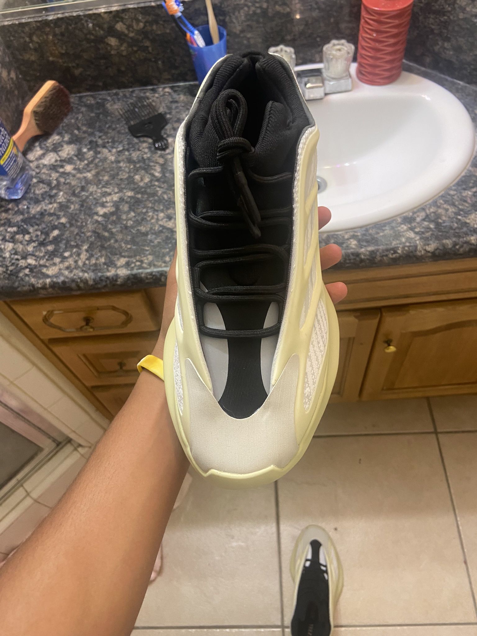 yeezy 700 v3