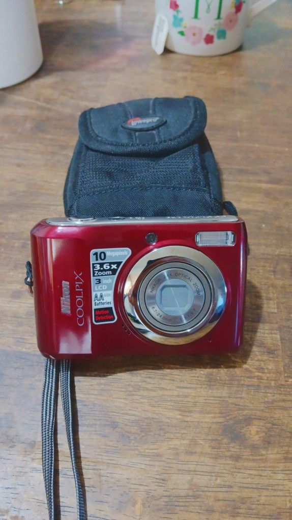 Nikon Coolpix L20 Camera 