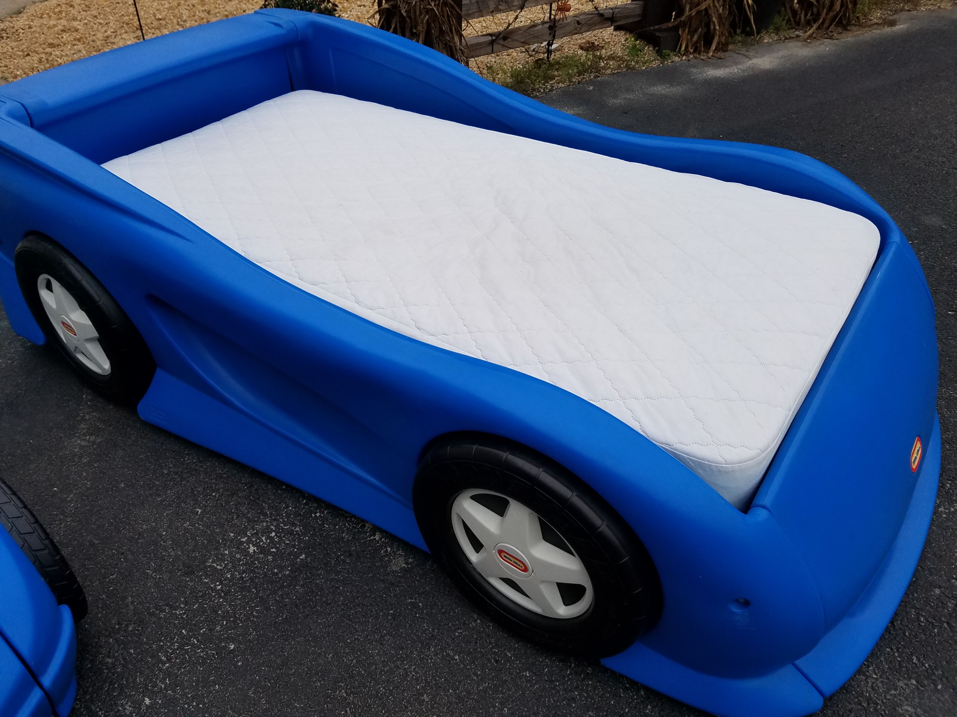 Twin car bed and mattress