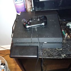 Ps4 And Controller 