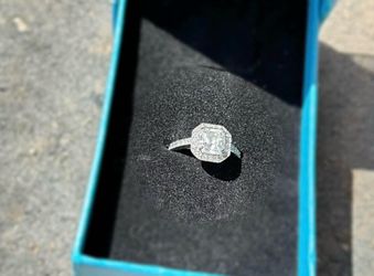 SWAROVSKI Cocktail Ring (Size 6)