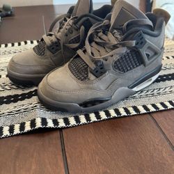 Jordan Retro 4 Size 4.5 Youth