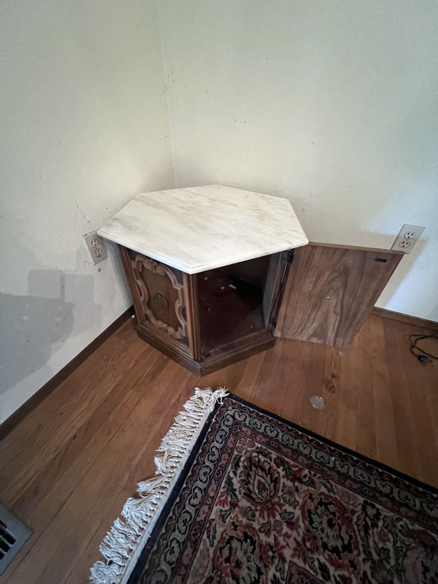 Free Accent End Table
