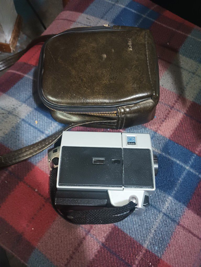 Vintage Kodak M22 Instamatic Movie Camera Super 8