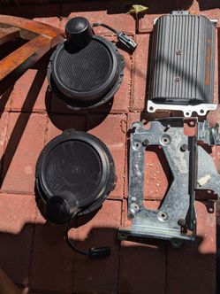 HARLEY DAVIDSON BOOM SPEAKERS AND AMP