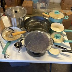 Pots/Pans And Utensils Set