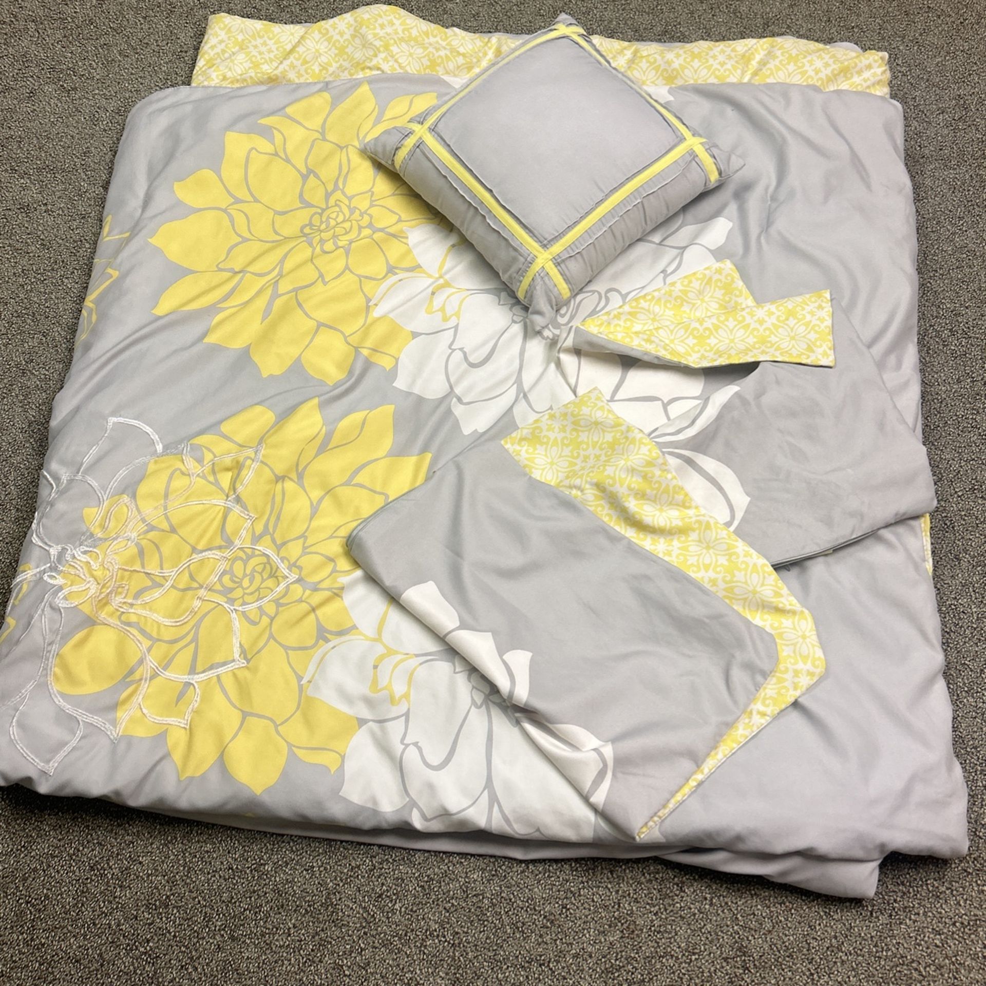 Queen Comforter With 2 Shams And Pillow