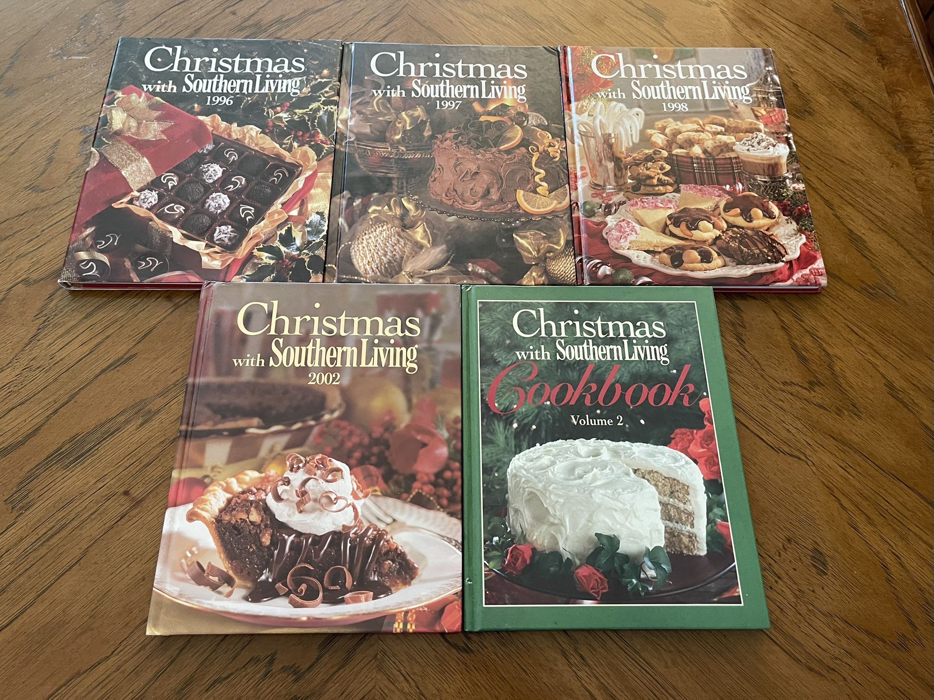 5 Vintage Christmas with Southern Living Hardback Books in Excellent to Like New Condition
