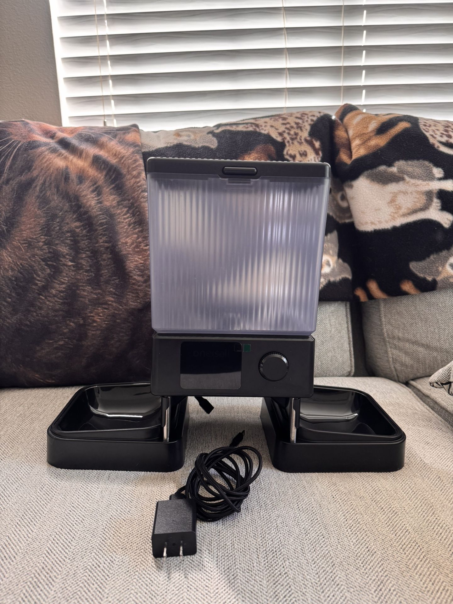 Oneisall Automatic Feeder