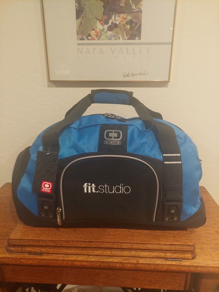 OGIO Half Dome Duffel Carry-on Travel/Gym Bag
21"