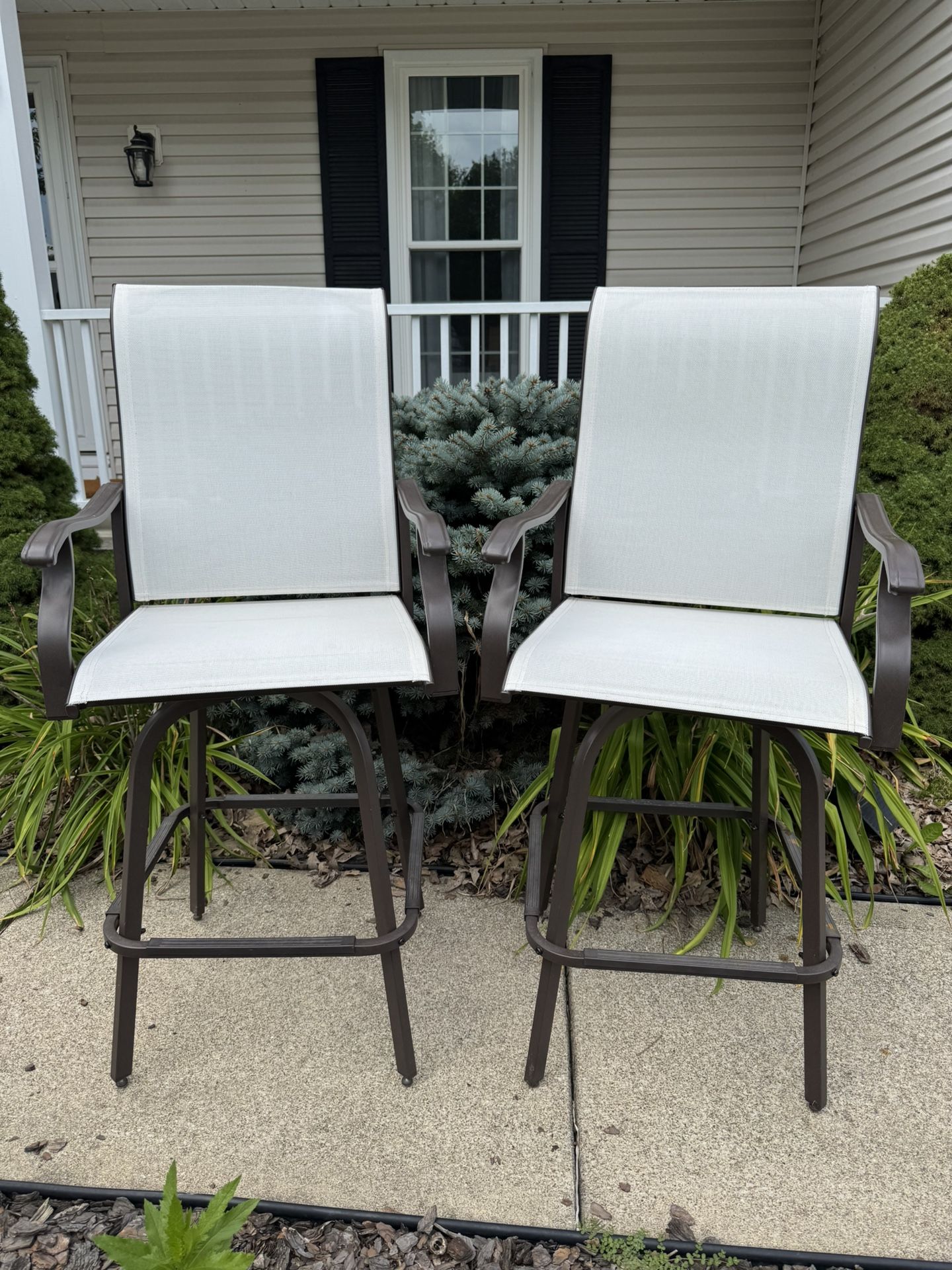 Outdoor Swivel Bar Stools