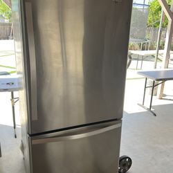 Bottom Freezer Fridge 