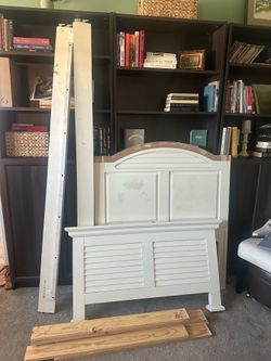 White twin Bedframe