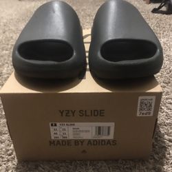 Yeezy slides “onyx” color way