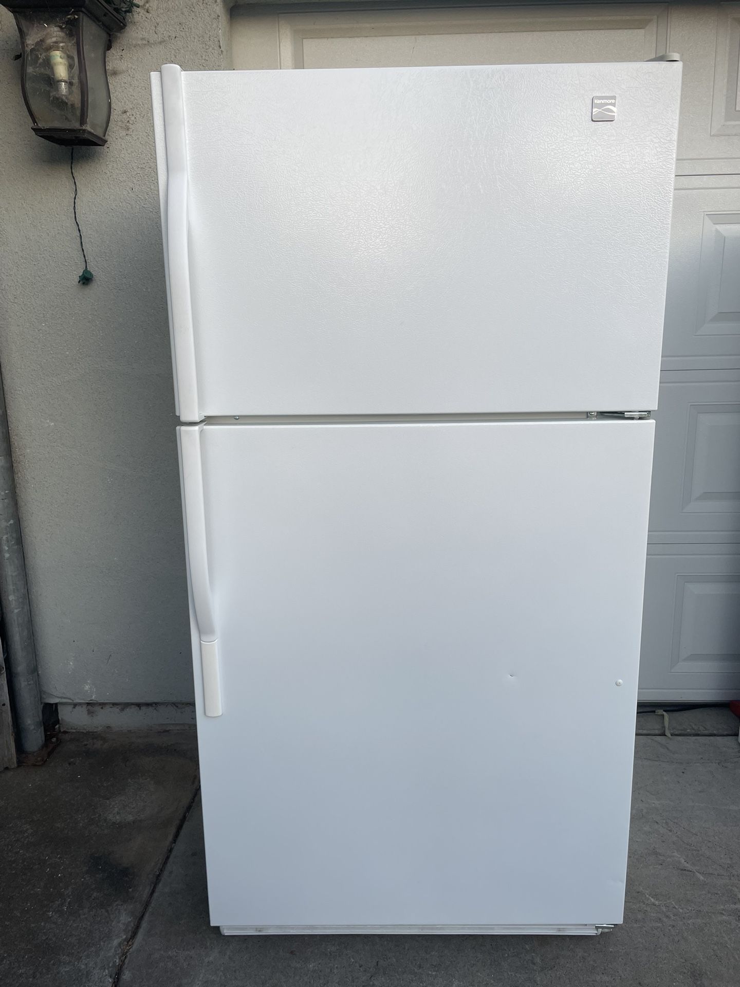 Kenmore Top And Bottom Refrigerator For $190. Dimensions Are 33Wx29Dx66H. Pick Up Only.