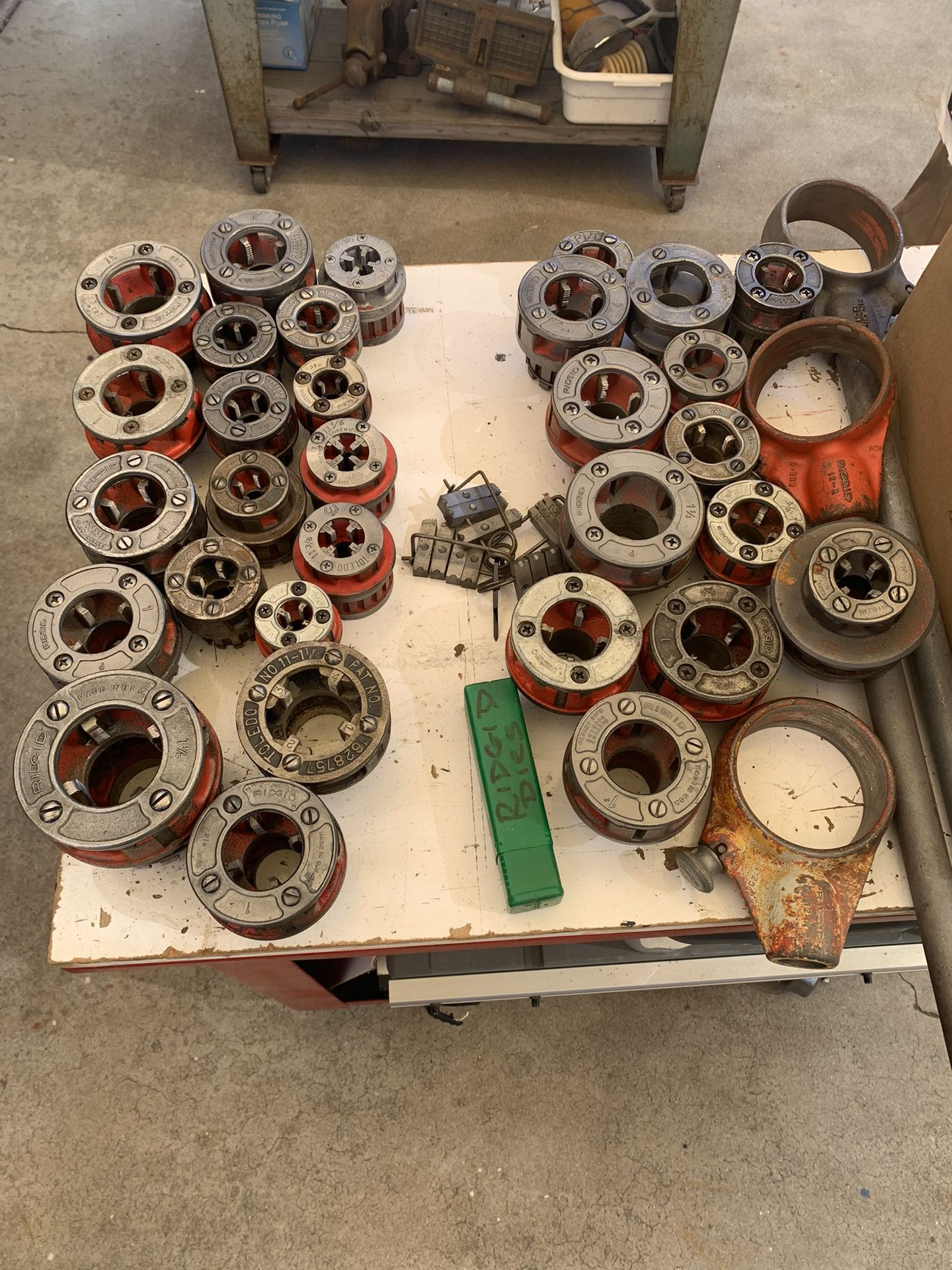 17 good pipe threader dies head and 12 with chip or missing dies, 3 ratchet head. $225.00. For all