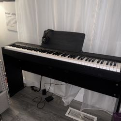 P-143 Yamaha Digital piano