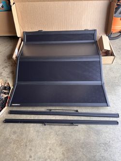 BAK Industries 226106 BAKFlip G2 Truck Bed Cover For Colorado/Canyon 5' Bed