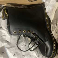 Dr Martens Size 4 Black 