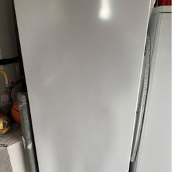 Midea 13.8 cu ft upright convertible fridge/freezer