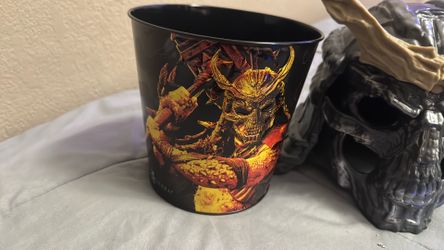 Collectible popcorn holder