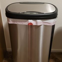 Northstar Automatic Garbage Can
