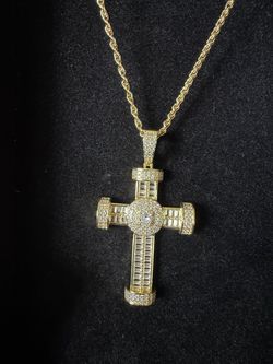 🔥 Iced Baguette Cross Pendant + Rope Chain – Gold Finish